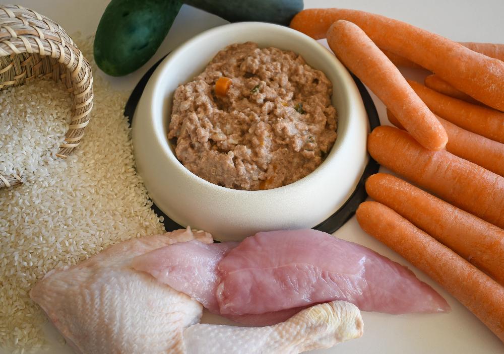 Miscota Hantu Alimento umido di pollo e tacchino con carote e zucchine per cani adulti Duty-free