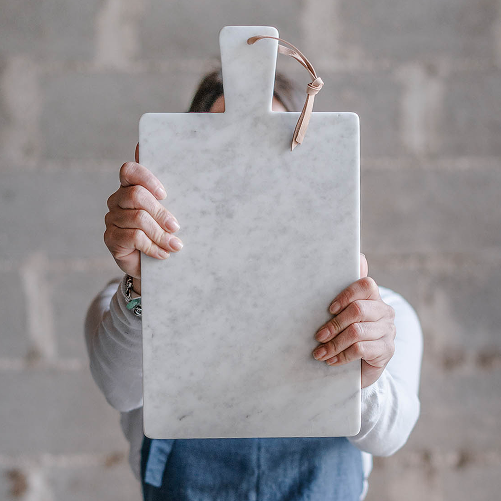 Sbam Design Tagliere in marmo bianco di carrara e cuoio Spedizione Gratuita
