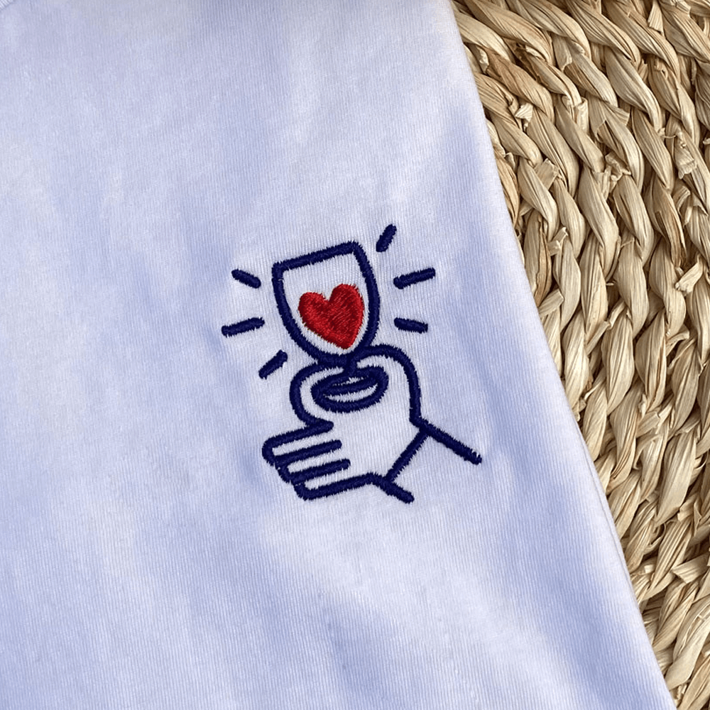 Sbam Design T-Shirt ricamata – Calice cuore rosso Presa